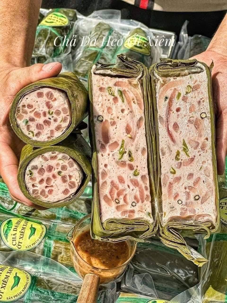 CHẢ DA HEO ỚT XIÊM XANH - 500GR (2 CÂY)