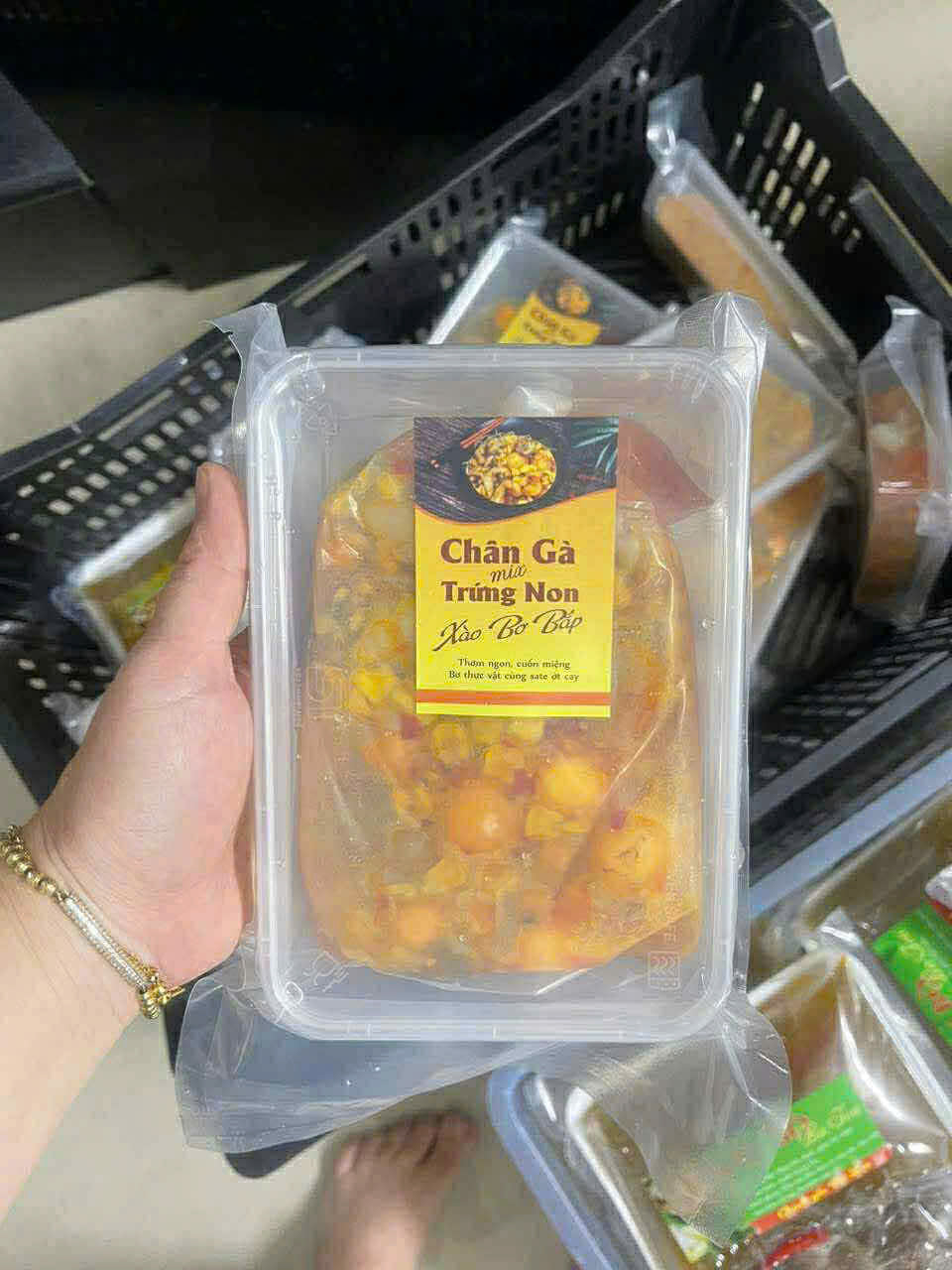 CHÂN GÀ MIX TRỨNG NON XÀO BƠ BẮP - 500GR