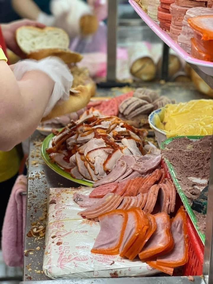 BÁNH MÌ HUỲNH HOA - Ổ 500GR