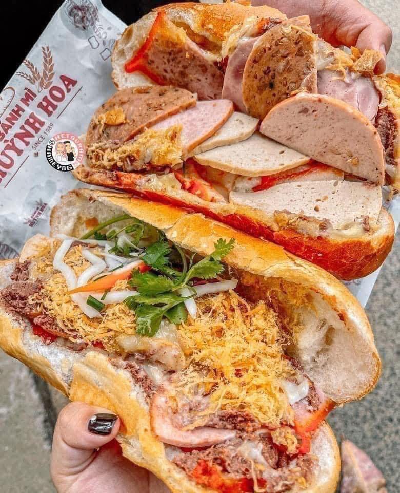 BÁNH MÌ HUỲNH HOA - Ổ 500GR